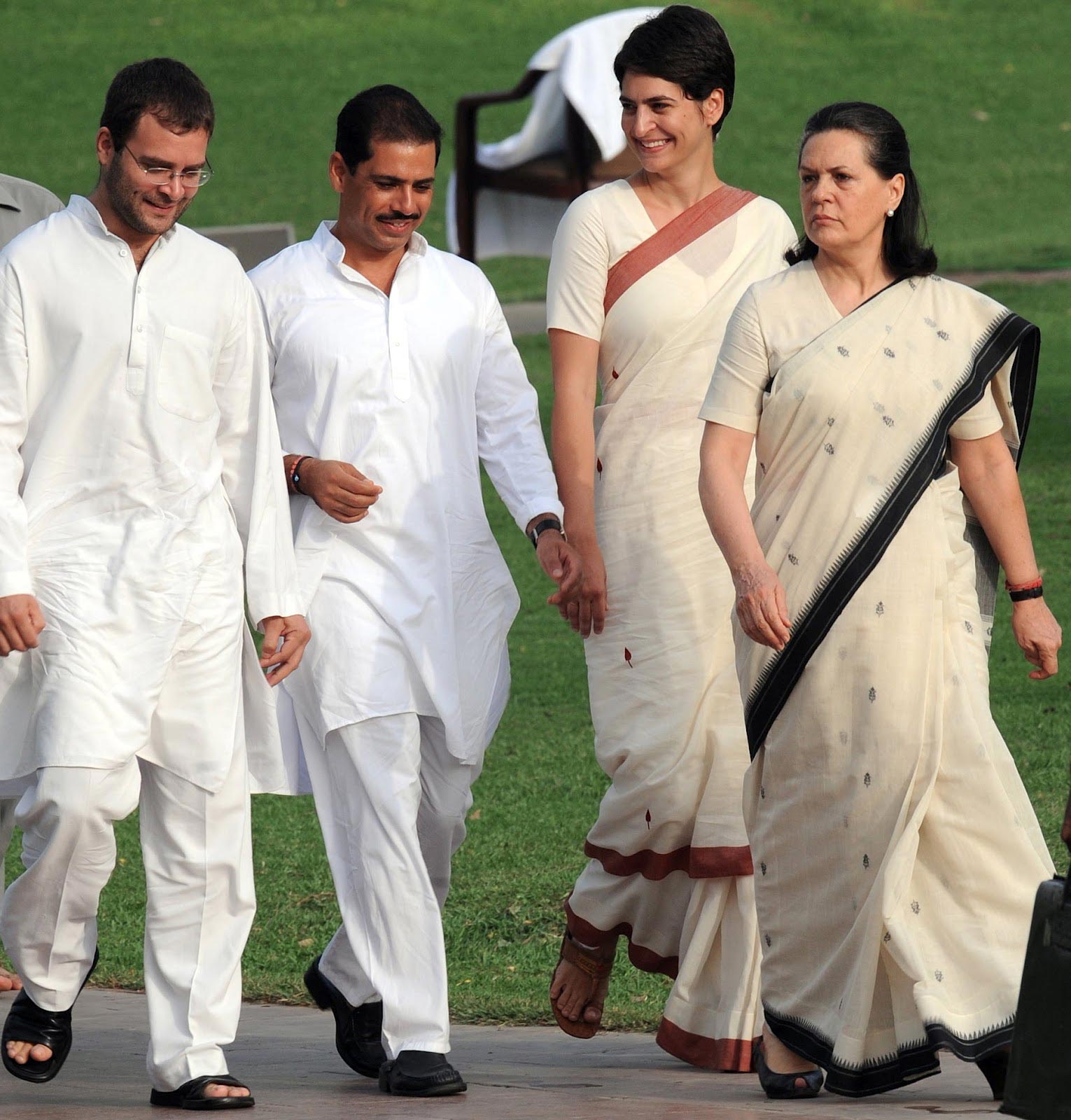 Decision not to make Rahul PM candidate is final: Sonia